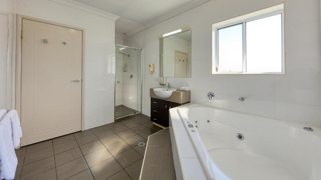 Drovers Motor Inn Dalby Bagian luar foto